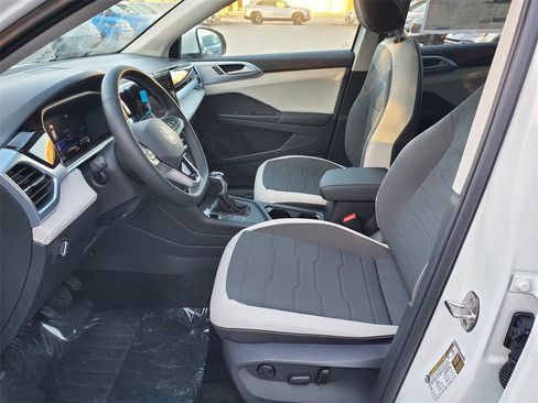 New 2025 Volkswagen Taos SE image 7