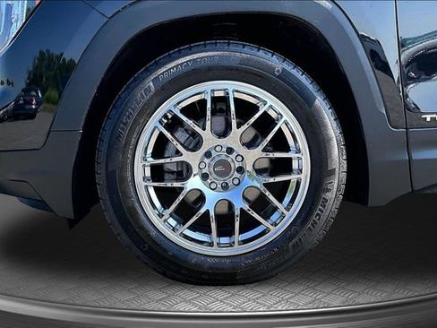 Used 2024 GMC Terrain SLT FWD image 30