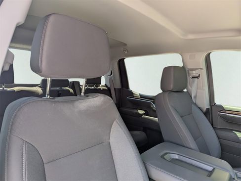 New 2025 GMC Sierra 1500 Elevation image 17