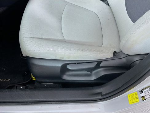 Used 2020 Toyota Corolla L image 9