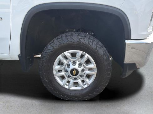 Used 2022 Chevrolet Silverado 2500 LT AWD/4WD image 35