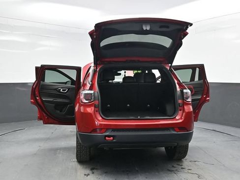 Used 2025 Jeep Compass Trailhawk AWD/4WD image 49