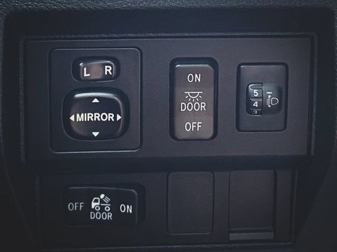 Used 2016 Toyota Tundra SR AWD/4WD image 5
