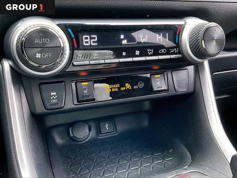 Used 2021 Toyota RAV4 SE image 33