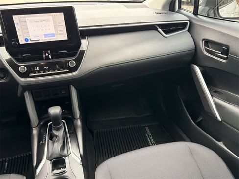 Used 2024 Toyota Corolla Cross LE image 20