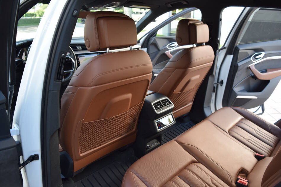 Used 2019 Audi e-tron Prestige w/ Prestige Package AWD/4WD image 45