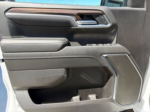Used 2022 Chevrolet Silverado 1500 LT w/ Protection Package AWD/4WD image 18