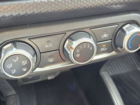Used 2021 Nissan Kicks S FWD image 19