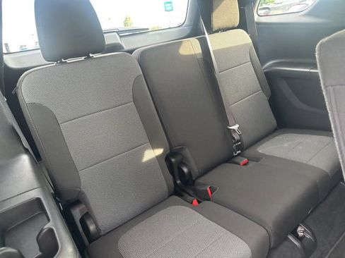 Used 2023 Chevrolet Traverse LT image 24