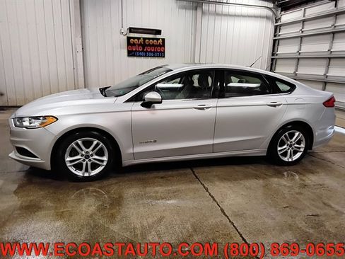 Used 2018 Ford Fusion SE FWD image 5