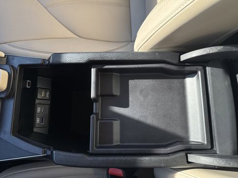 Used 2021 Toyota Avalon XLE image 24