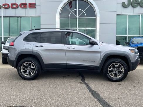 Used 2019 Jeep Cherokee Trailhawk w/ Cold Weather Group AWD/4WD image 4