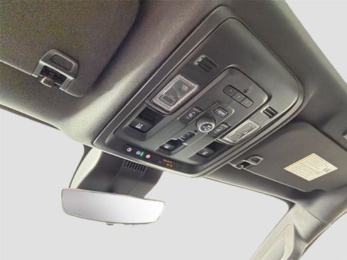 Used 2024 Chevrolet Suburban High Country RWD image 20