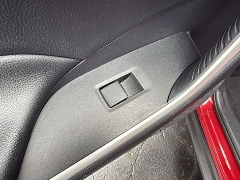 Used 2019 Toyota RAV4 LE image 31