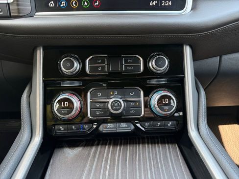 Used 2021 GMC Yukon Denali w/ Denali Premium Package AWD/4WD image 17