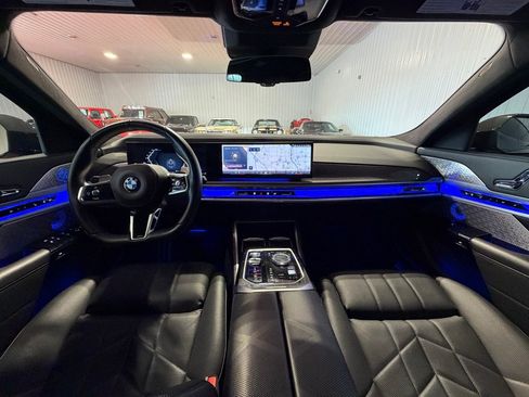 Used 2023 BMW 760i xDrive AWD/4WD image 39