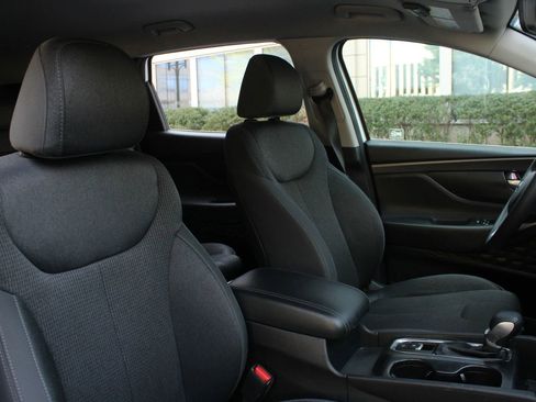 Used 2019 Hyundai Santa Fe SE image 25