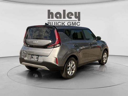 Used 2024 Kia Soul LX w/ Option Group 015 FWD image 5