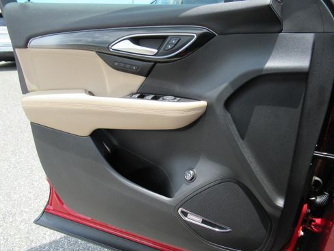 Used 2025 Buick Envision Preferred AWD/4WD image 19
