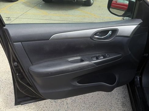 Used 2016 Nissan Sentra S image 5