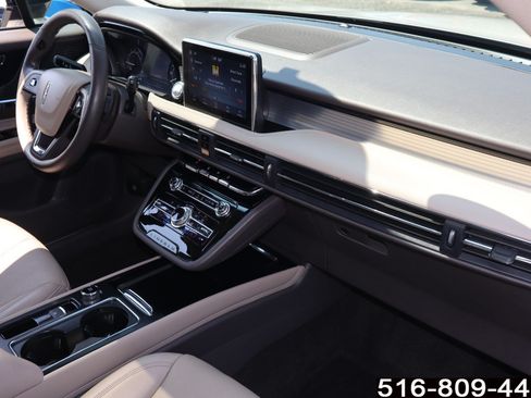 Used 2022 Lincoln Corsair AWD w/ Premium Package image 24
