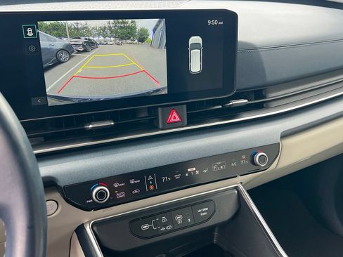 Used 2026 Kia Carnival EX FWD image 15
