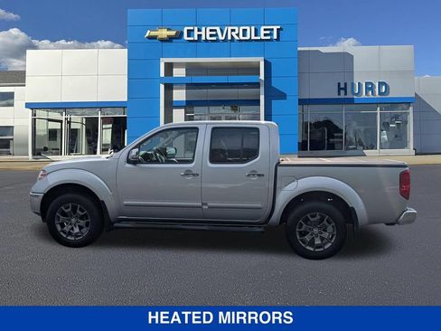 Used 2014 Nissan Frontier SL w/ SL Moonroof Package AWD/4WD image 7