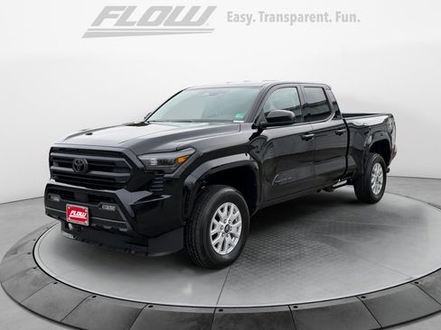 Used 2025 Toyota Tacoma SR5 image 3