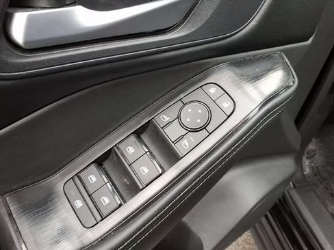 Used 2025 Nissan Rogue SV FWD image 9