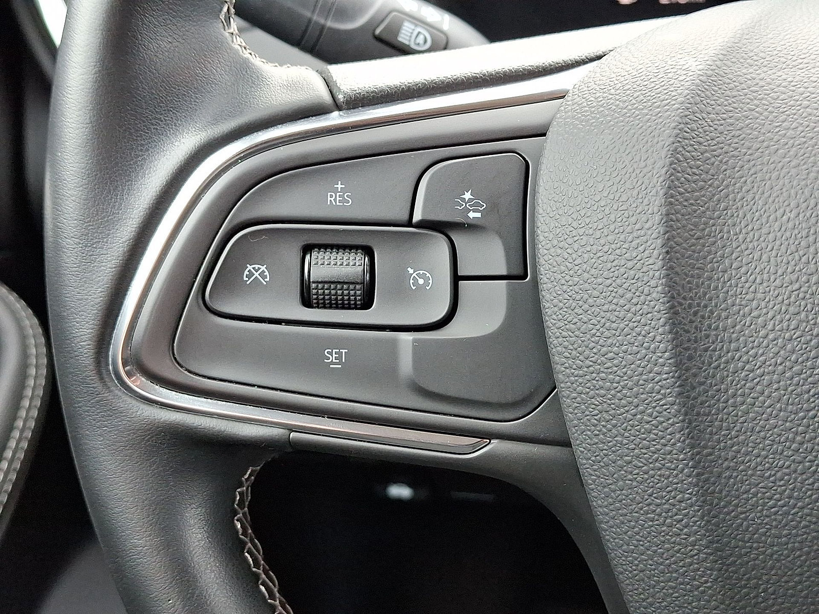 Used 2024 Buick Encore GX Preferred AWD/4WD image 17
