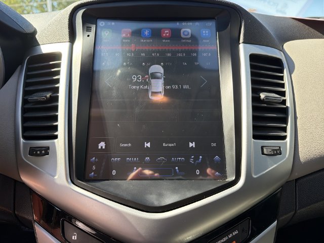 Used 2013 Chevrolet Cruze LS FWD image 22