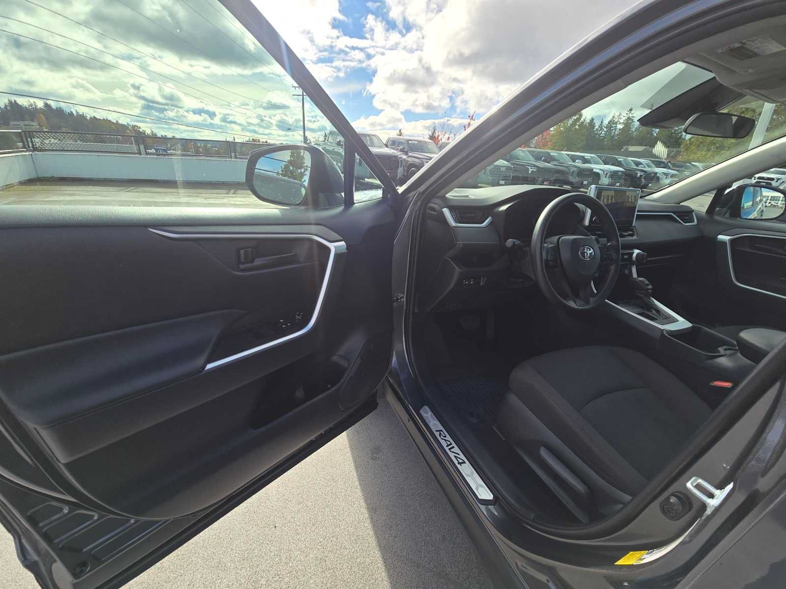 Used 2024 Toyota RAV4 LE AWD/4WD image 20