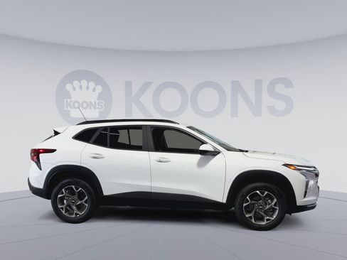 New 2026 Chevrolet Trax LT w/ Driver Confidence Package image 12