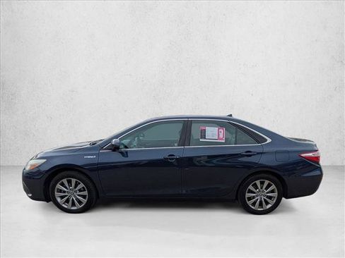 Used 2016 Toyota Camry XLE w/ Moonroof Package image 8