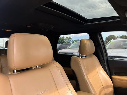 Used 2017 Dodge Durango Citadel w/ Technology Group RWD image 18