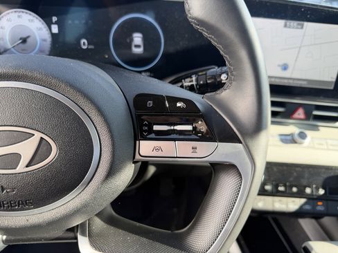 Certified 2025 Hyundai Elantra Limited image 17