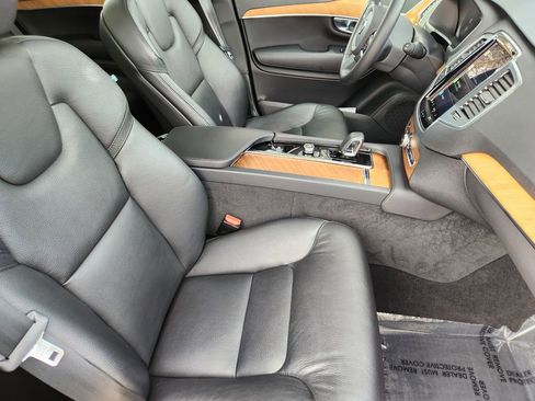 Used 2023 Volvo XC90 B6 Core w/ Protection Package Premier image 4