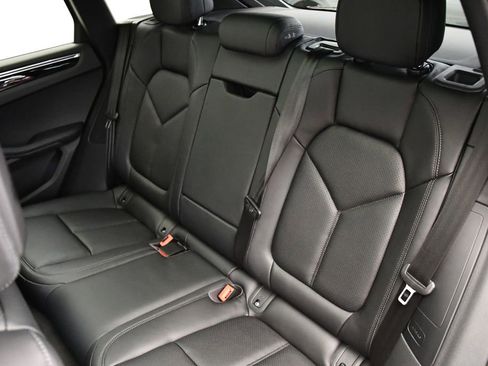 Used 2025 Porsche Macan image 45