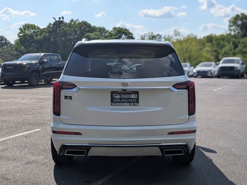 Used 2025 Cadillac XT6 Premium Luxury image 6