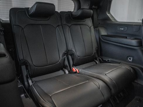 New 2025 Jeep Grand Cherokee L Limited w/ Luxury Tech Group II image 32