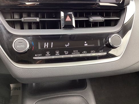 Used 2025 Toyota Corolla LE image 17