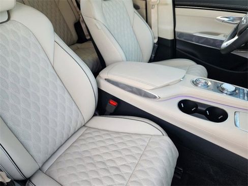 Used 2025 Genesis GV70 3.5T Sport w/ Sport Advanced Package image 9