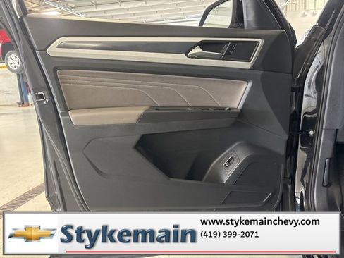 Used 2022 Volkswagen Atlas Cross Sport SEL R-Line image 15