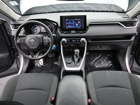 Used 2022 Toyota RAV4 LE AWD/4WD image 11