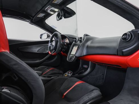 Used 2018 McLaren 570S Spider RWD image 31