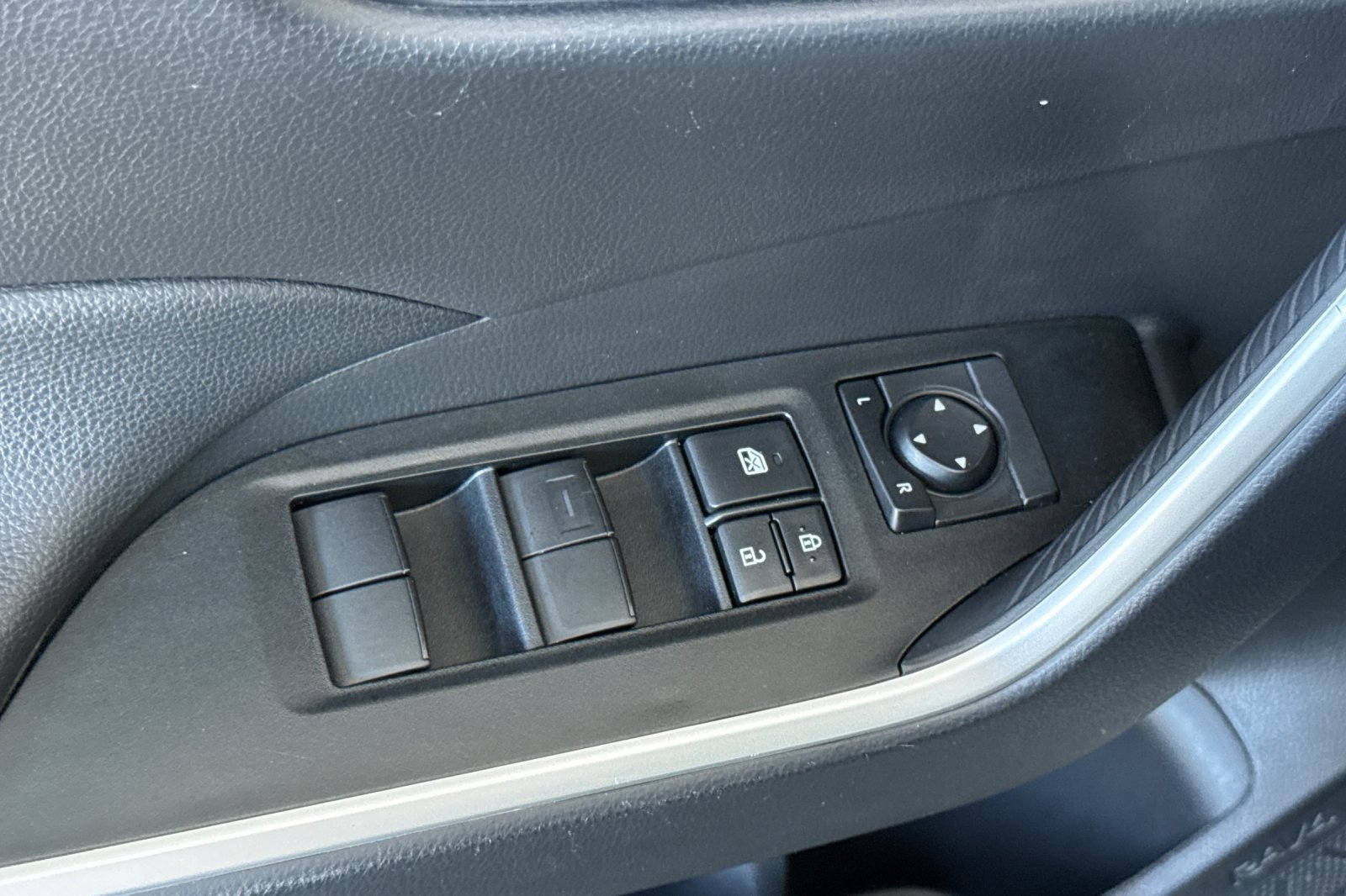 Certified 2025 Toyota RAV4 LE AWD/4WD image 14