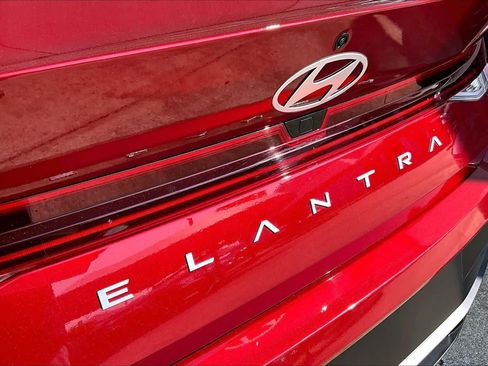 Used 2024 Hyundai Elantra SEL w/ Convenience Package FWD image 30