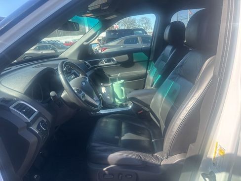 Used 2014 Ford Explorer XLT w/ Equipment Group 202A image 2