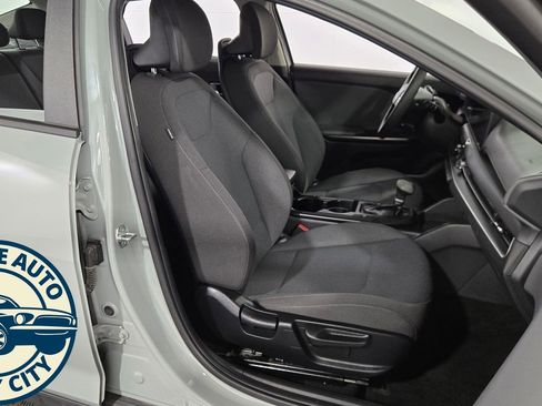 Used 2025 Kia K4 FWD image 30