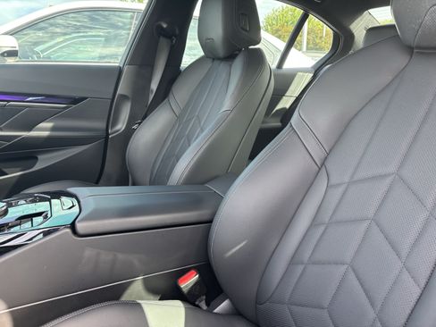 Used 2024 BMW i5 eDrive40i w/ Convenience Package RWD image 16